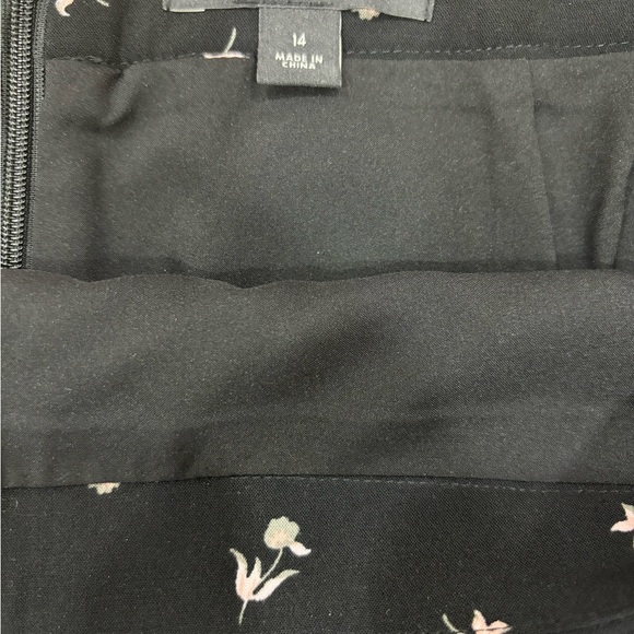 Ann Taylor fully line pencil skirt with back slit size 14. - Picture 6 of 11